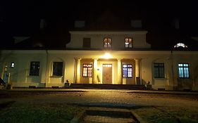 Quadrans Hostel And Caffee Na Dworcu Kolejowym Modlin 7 Min Jazdy Lotniskowym Autobusem Wahadlowym